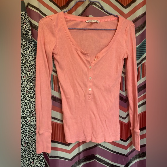 Victoria’s Secret Leopard Print Petite PJ Set - Picture 2 of 4